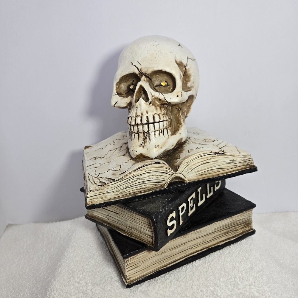 Martha Stewart Skull On Spell Books Lighted Eyes Halloween Shelf Sitter Decor